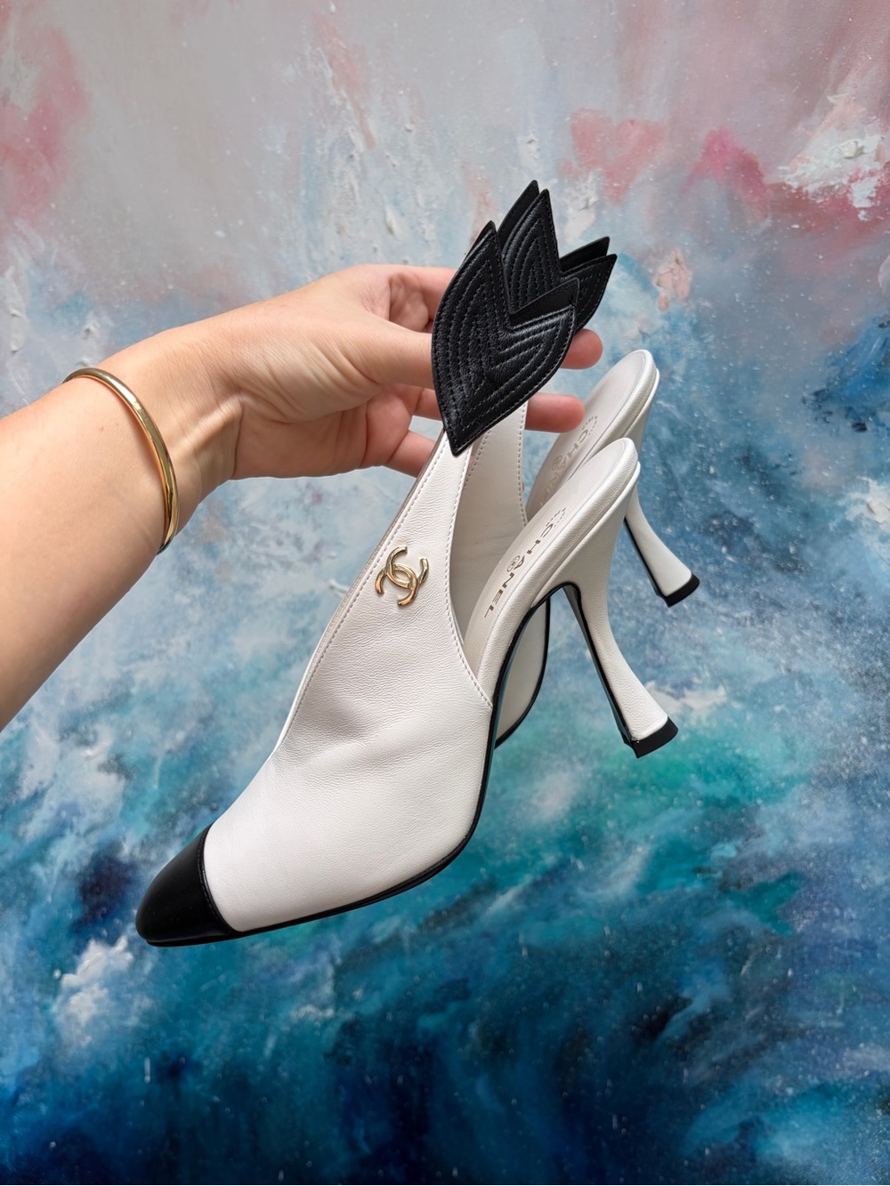 CHANEL White Leather Slingback Heel with Black Cap & Gold CC size 38